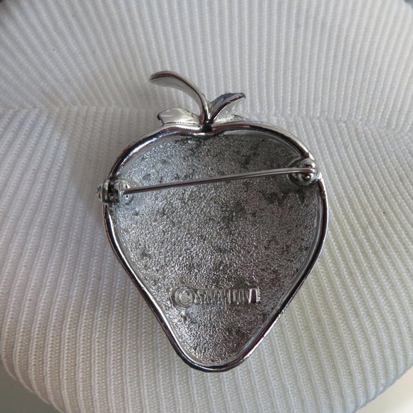 Sarah Coventry Silver-tone Strawberry Brooch - Picture 4 of 8